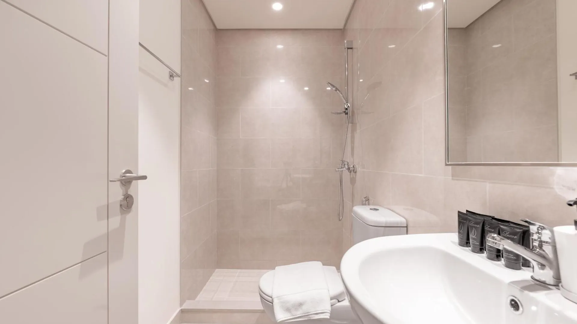 Apartment Luxury 3Br And Maid Room Forte Tower 1 With Fountain View Dubai