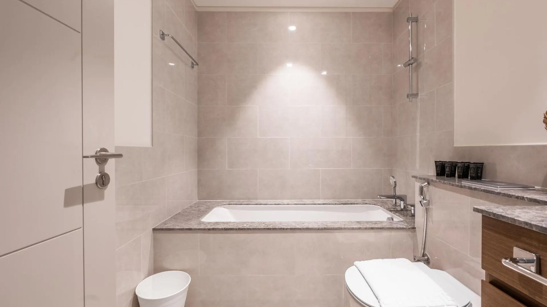Luxury 3Br And Maid Room Forte Tower 1 With Fountain View Dubai