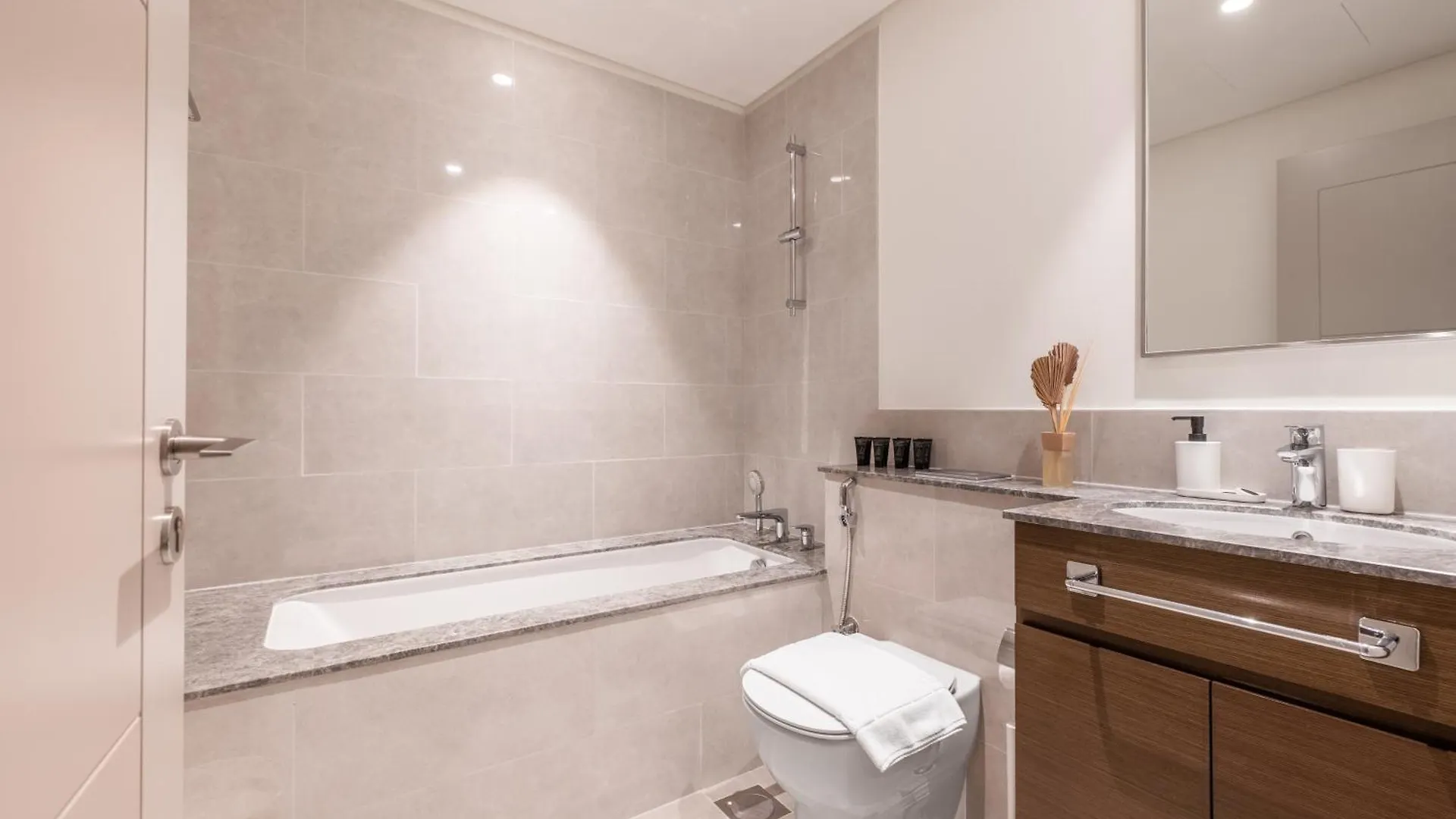 Apartment Luxury 3Br And Maid Room Forte Tower 1 With Fountain View Dubai United Arab Emirates